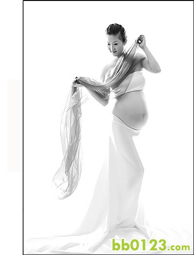 孕婦照綢緞款的衣服噢,很飄逸的說,大愛哈!~